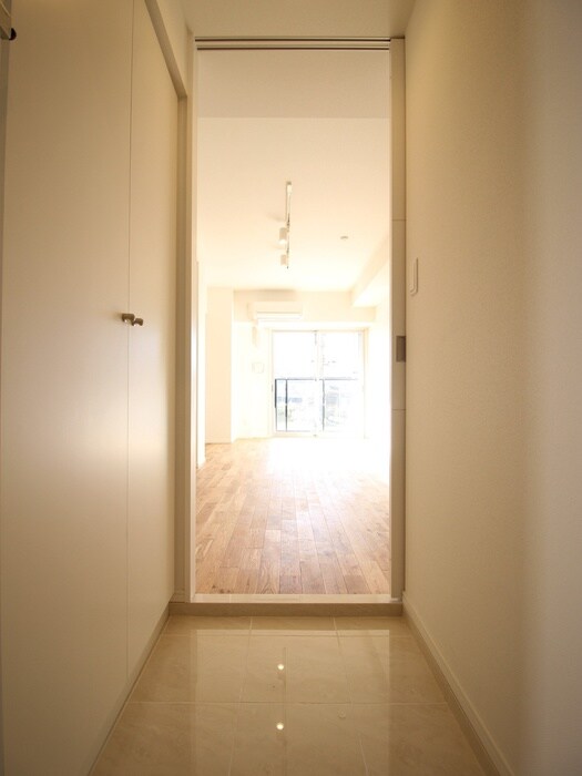 物件内観写真13　(玄関)