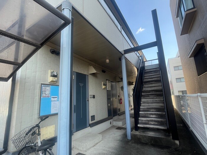 物件外観写真6　(エントランス部分)