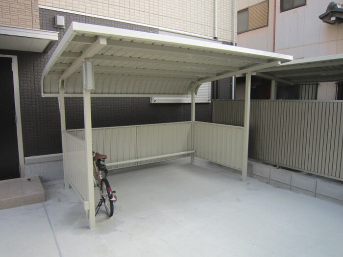 物件外観写真2　(駐輪場)