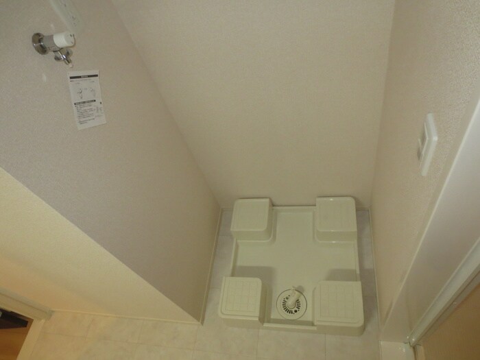 物件内観写真13　(洗濯機置場)