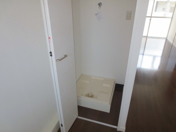 物件内観写真10　(洗濯機置場)