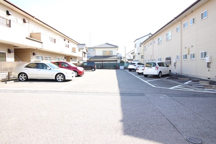 物件外観写真4　(駐車場)
