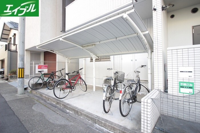 物件外観写真3　(駐輪場)