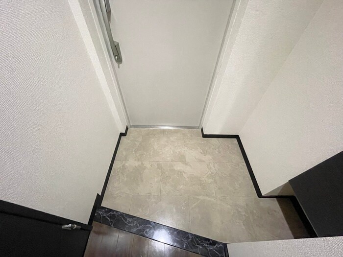 物件内観写真16　(玄関)