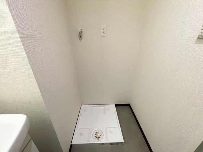 物件内観写真18　(洗濯機置場)