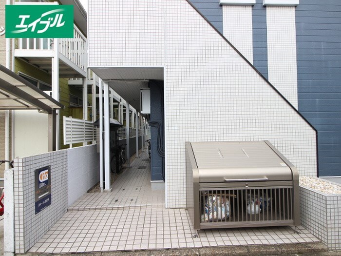 物件外観写真2　(エントランス部分)