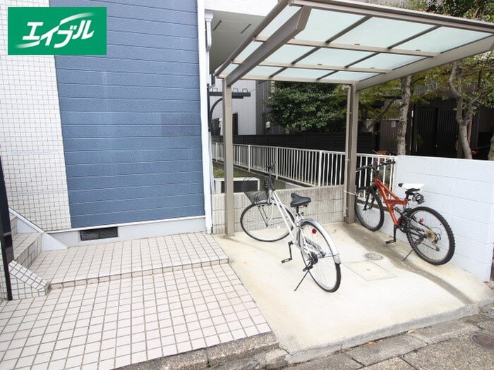 物件外観写真3　(駐輪場)