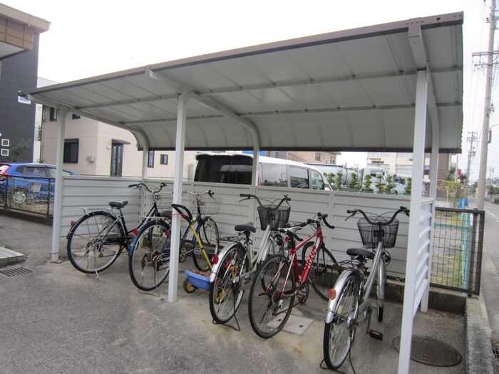 物件外観写真5　(駐輪場)