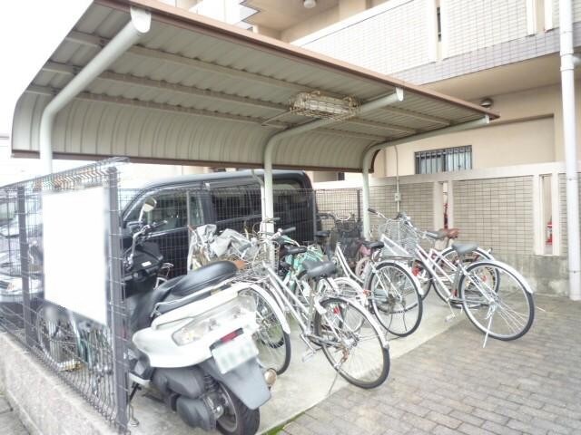 物件外観写真3　(駐輪場)