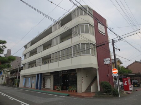 マンション足立外観写真