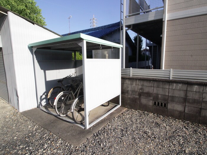 物件外観写真4　(駐輪場)