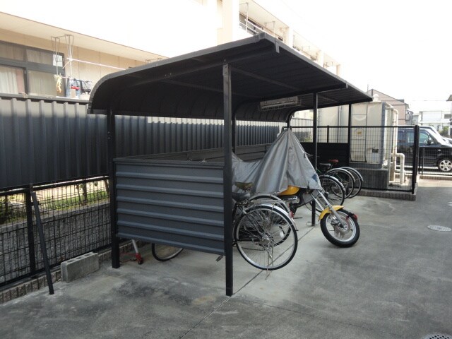 物件外観写真3　(駐輪場)