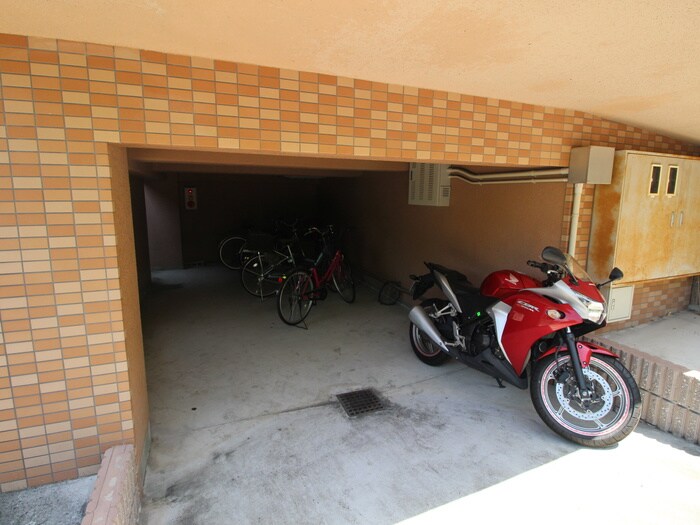 物件外観写真5　(駐輪場)