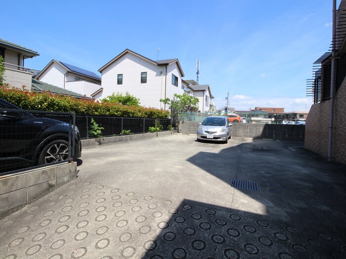 物件外観写真6　(駐車場)
