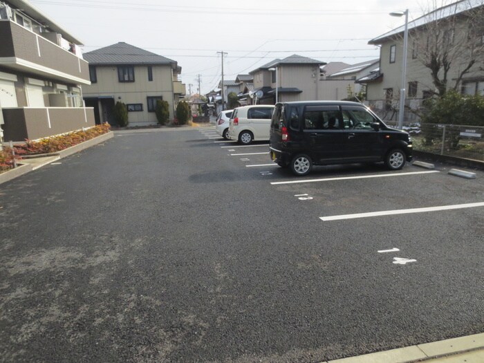 物件外観写真5　(駐車場)