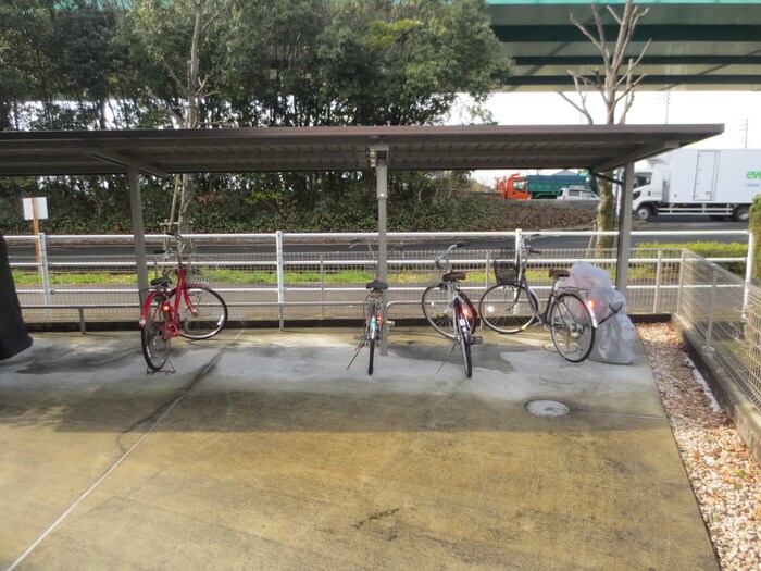 物件外観写真6　(駐輪場)