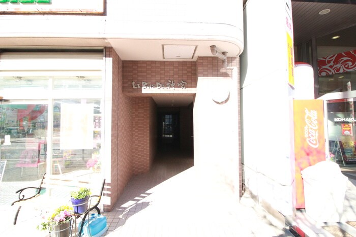 物件外観写真5　(エントランス部分)