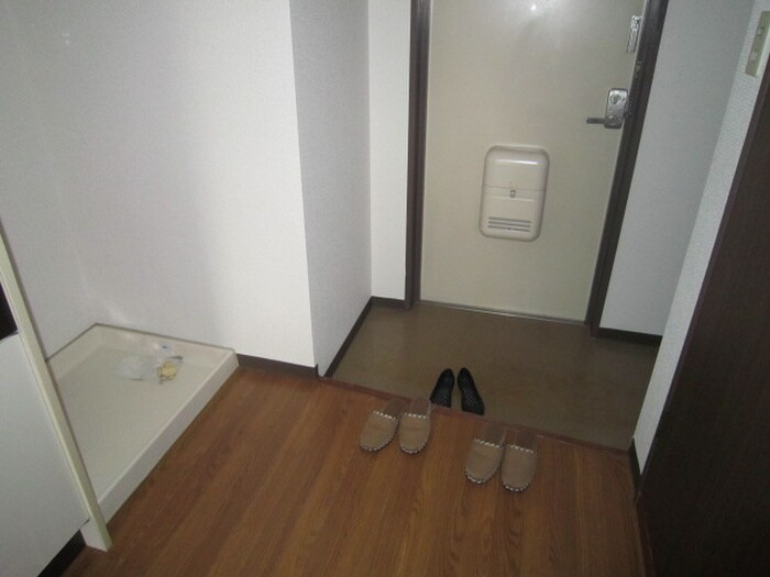 物件内観写真16　(玄関)
