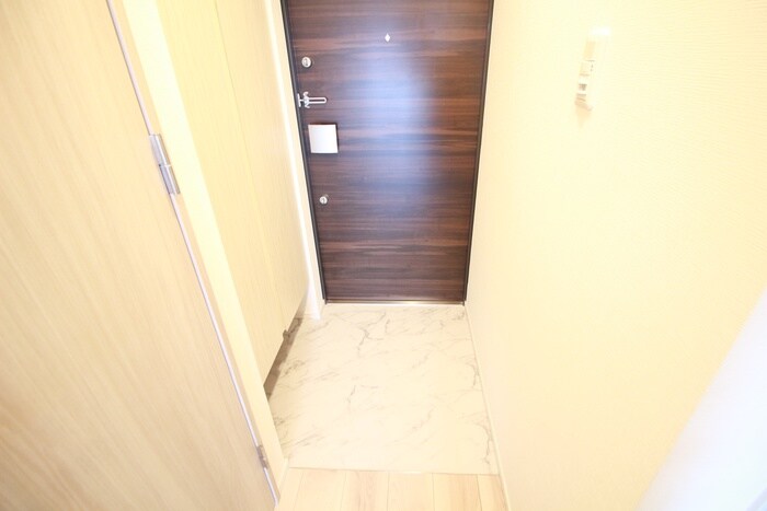 物件内観写真16　(玄関)