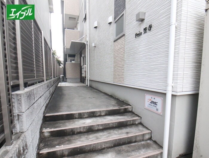 物件外観写真2　(エントランス部分)