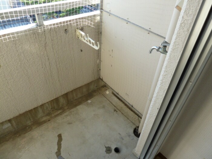 物件内観写真11　(洗濯機置場)