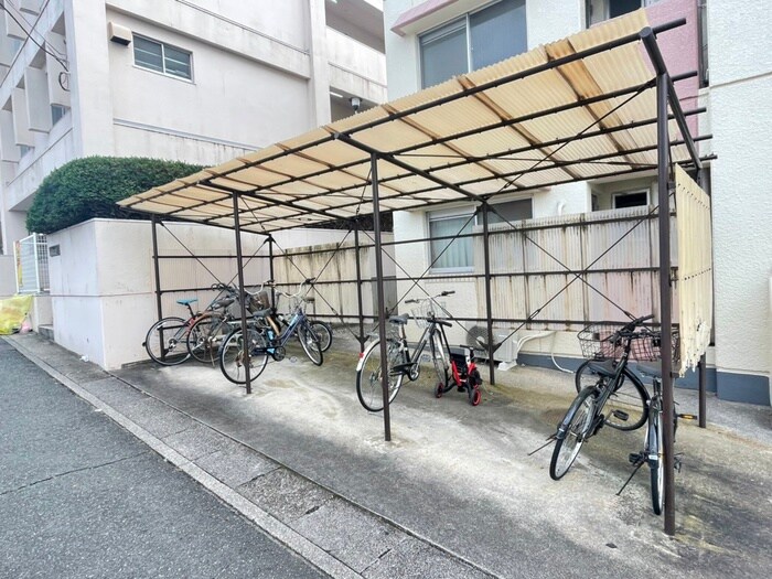 物件外観写真5　(駐輪場)