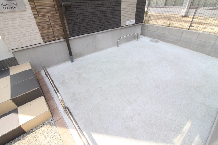 物件外観写真4　(駐輪場)