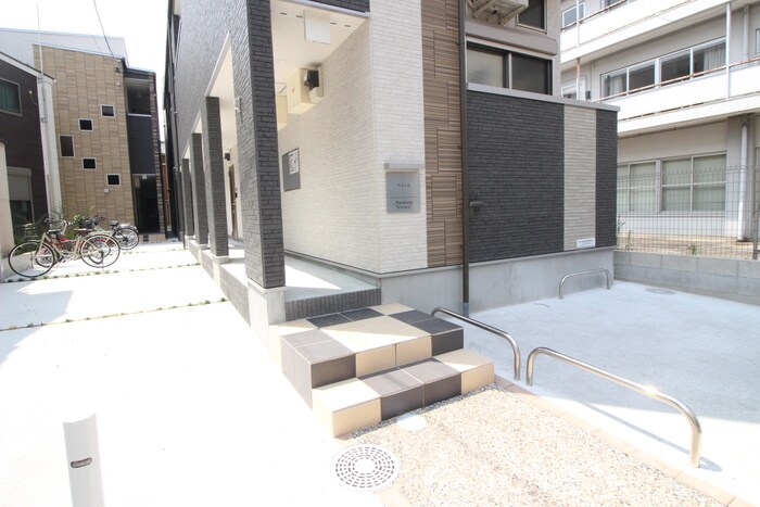 物件外観写真6　(エントランス部分)