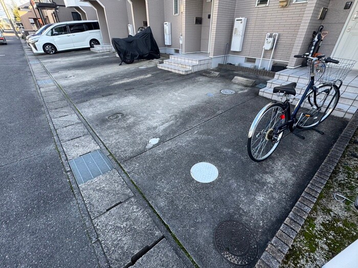 物件外観写真6　(駐車場)