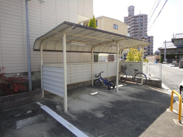 物件外観写真2　(駐輪場)