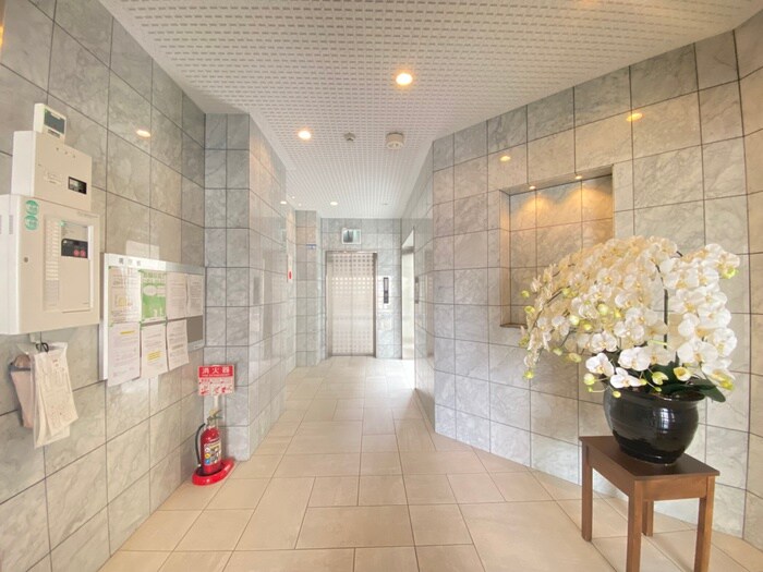 物件外観写真6　(エントランス部分)