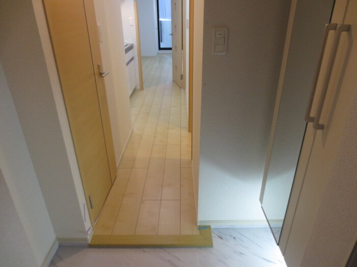 物件内観写真13　(玄関)