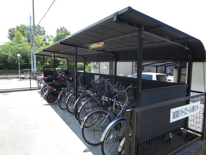 物件外観写真3　(駐輪場)