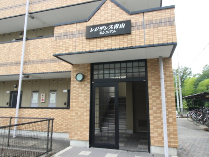 物件外観写真5　(エントランス部分)