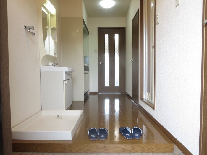 物件内観写真15　(玄関)