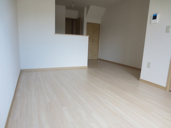 物件内観写真2　(居室)