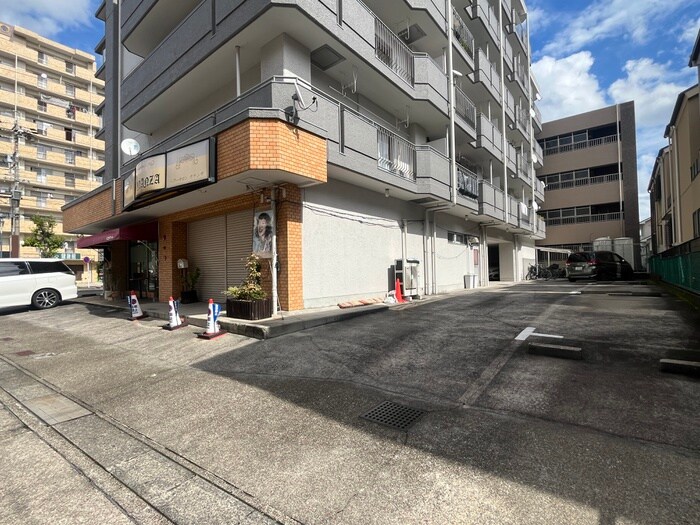 物件外観写真3　(駐車場)