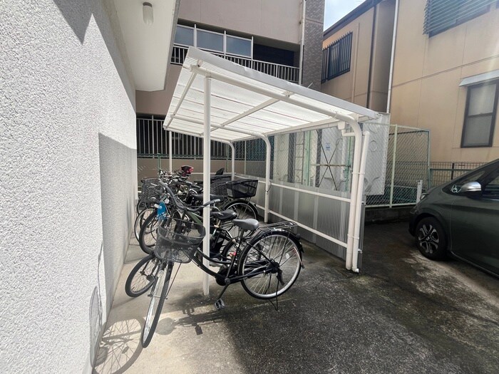 物件外観写真4　(駐輪場)