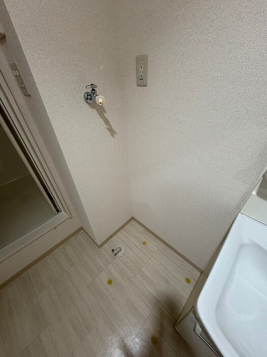 物件内観写真14　(洗濯機置場)