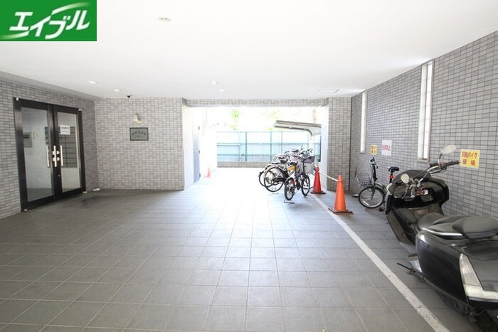物件外観写真4　(駐輪場)