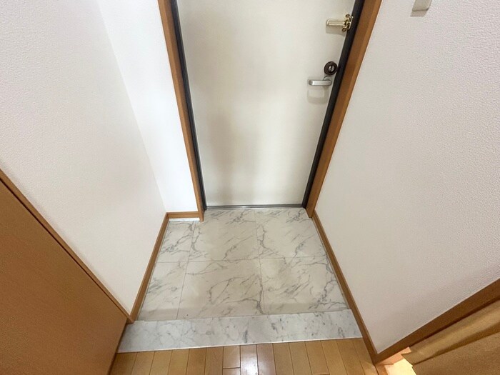 物件内観写真16　(玄関)