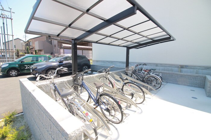 物件外観写真4　(駐輪場)