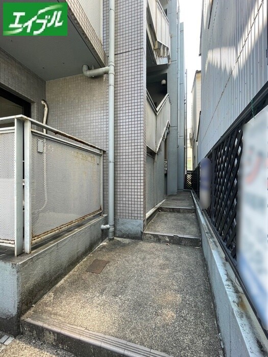 物件外観写真5　(エントランス部分)