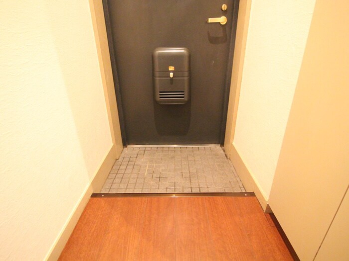 物件内観写真18　(玄関)