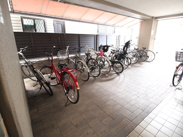 物件外観写真3　(駐輪場)
