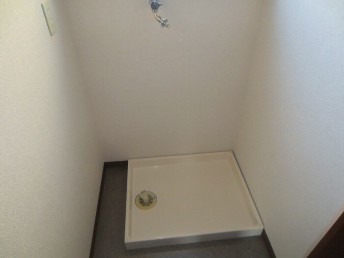 物件内観写真13　(洗濯機置場)