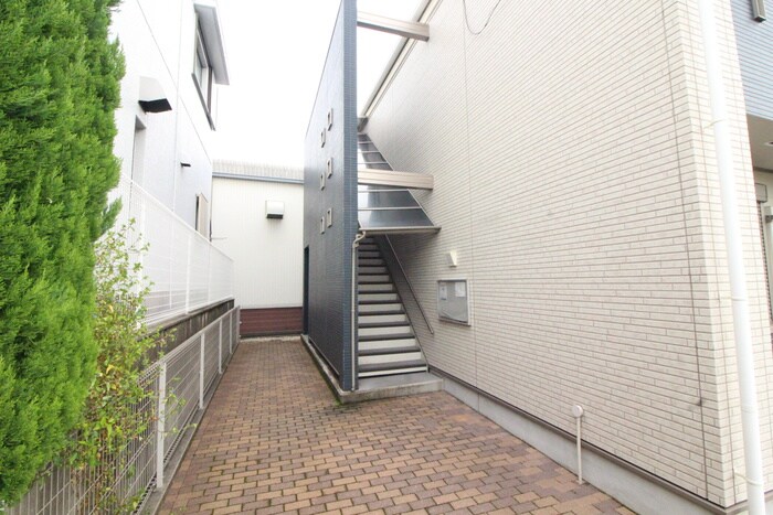 物件外観写真4　(エントランス部分)