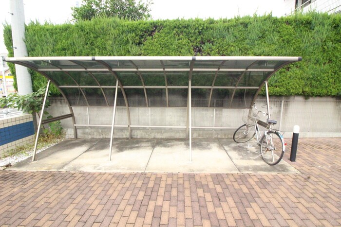 物件外観写真5　(駐輪場)