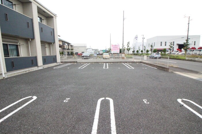 物件外観写真6　(駐車場)