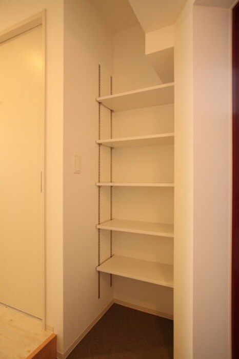 物件内観写真15　(玄関)